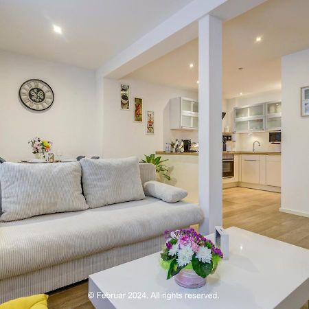 Schoene Wohnung In Beliebte Stadtteil Von מיינץ מראה חיצוני תמונה